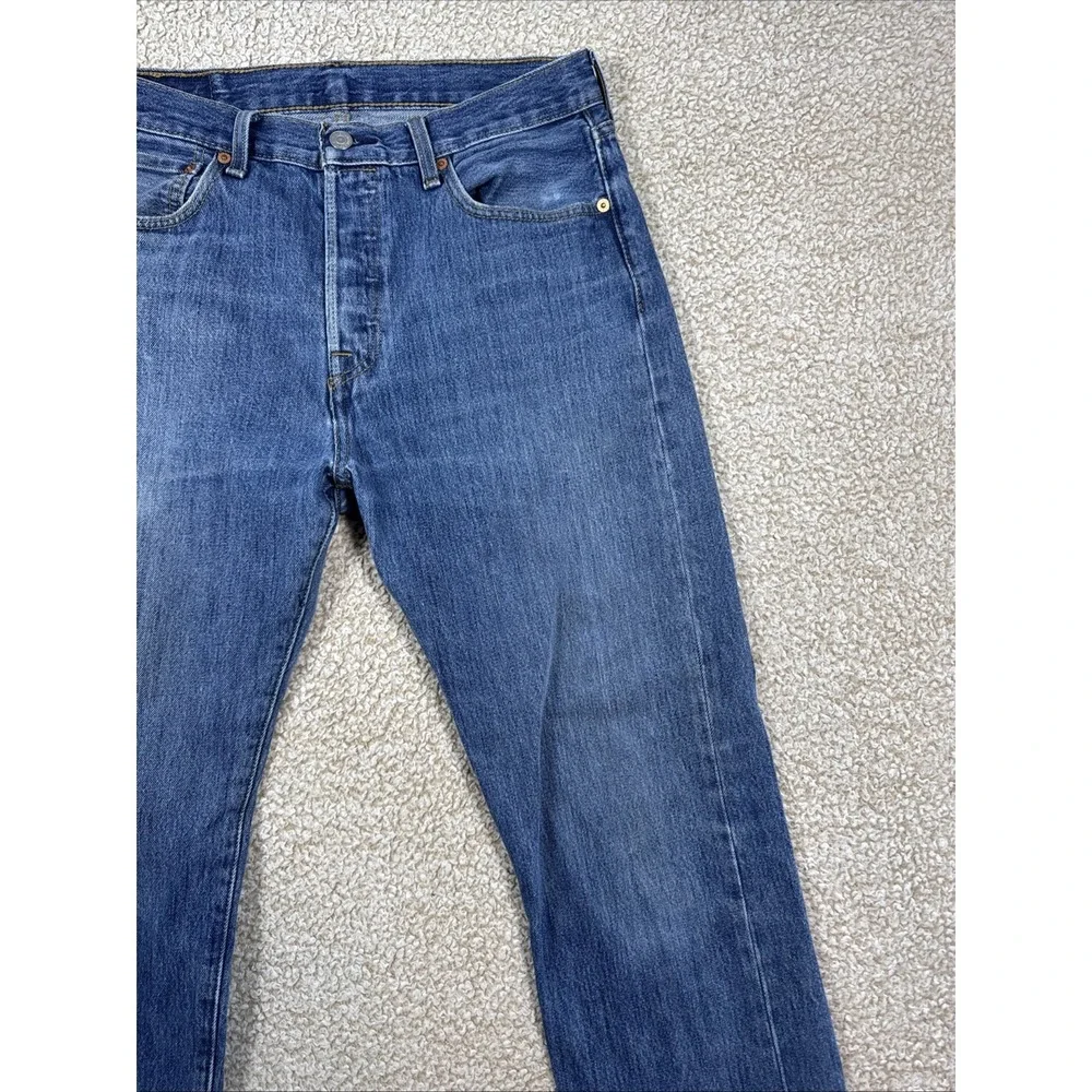 Levis 501 Original Fit BUTTON FLY Jeans Men 32x32 Medium Wash Blue Straight Leg